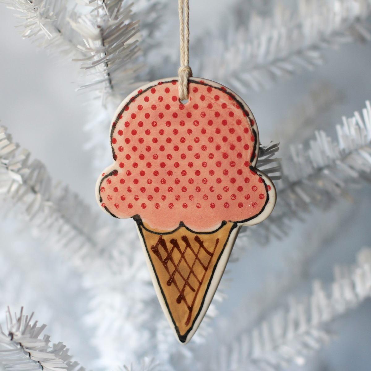 ice cream cone ornamnet